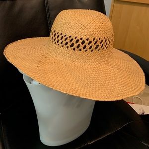 Lightweight khaki straw hat